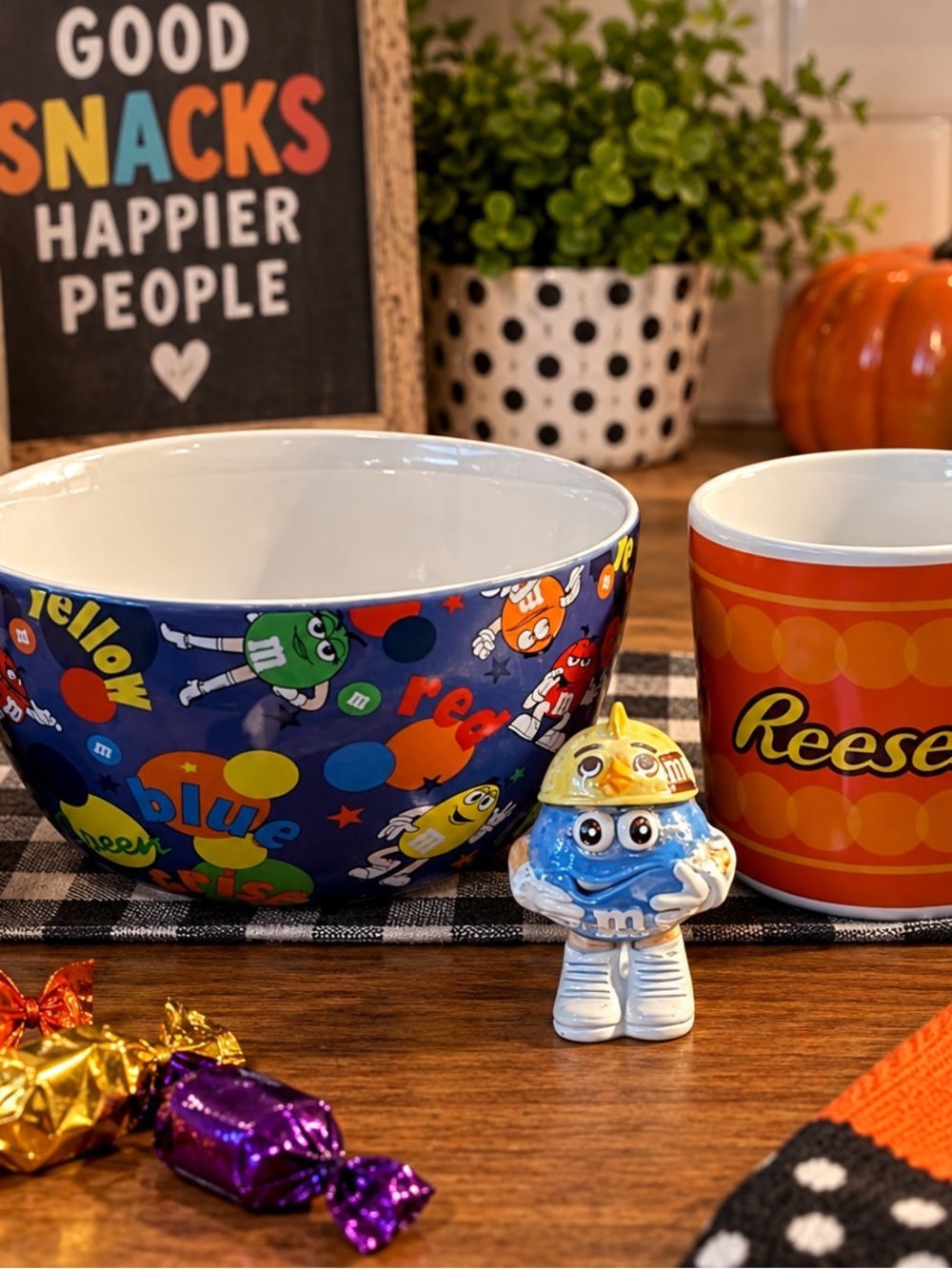 Mars M&Ms authentic Las Vegas World Bowl and Reeseโs mug bundle